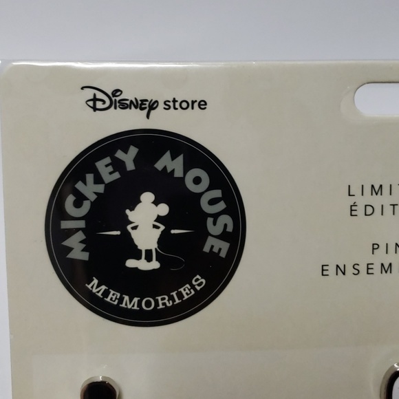 Mickey mouse memories pin set January steam boat - Picture 7 of 8